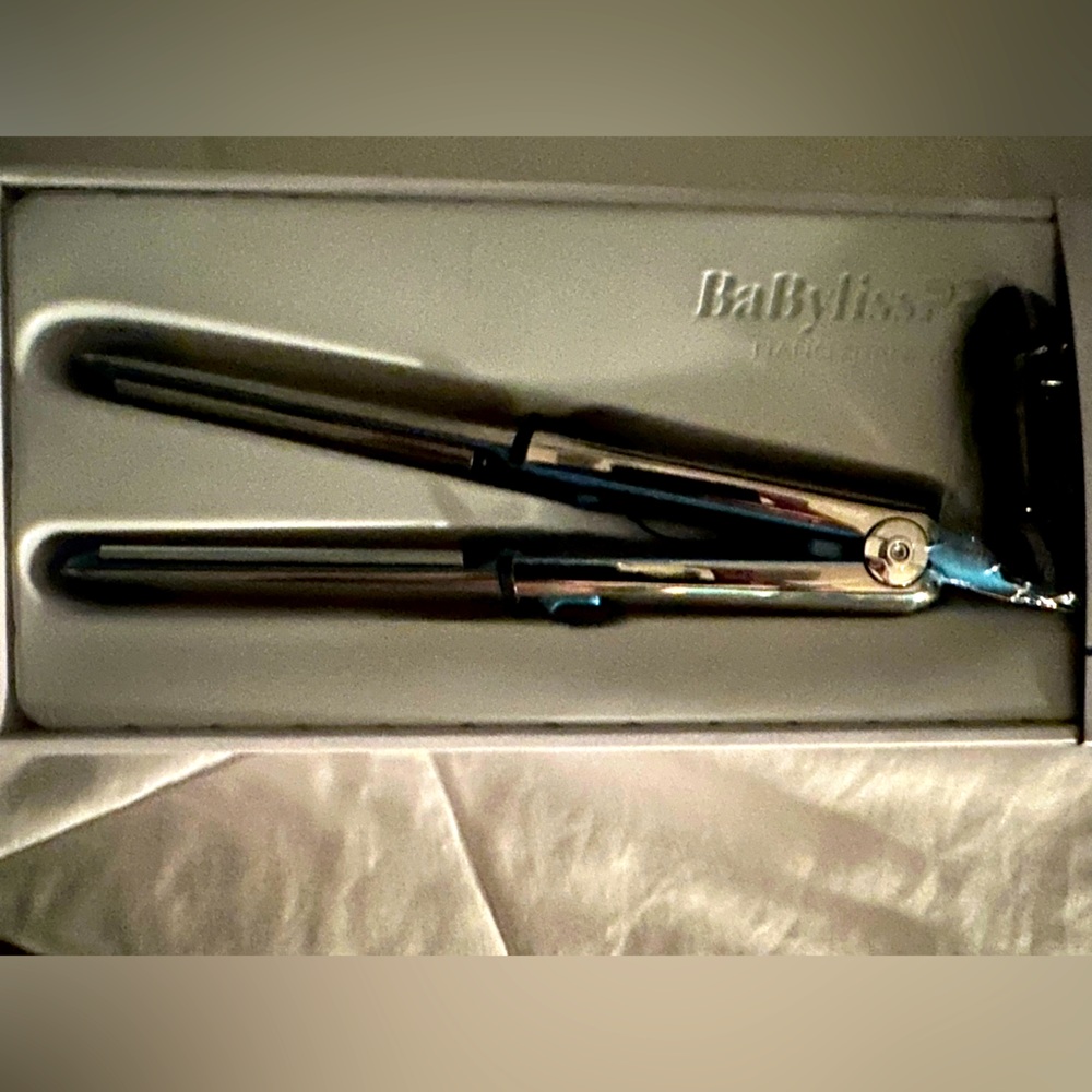 Babyliss straightener. Works perfect
